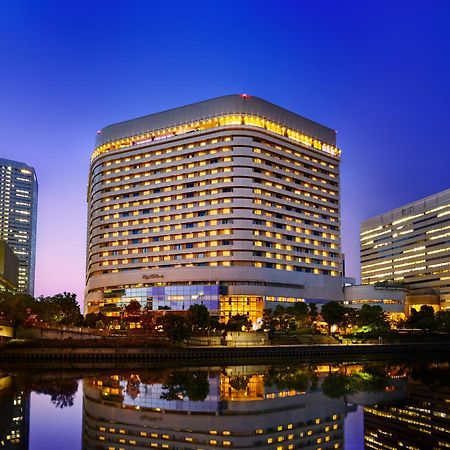 Hotel New Otani Oszaka Kültér fotó The hotel at night