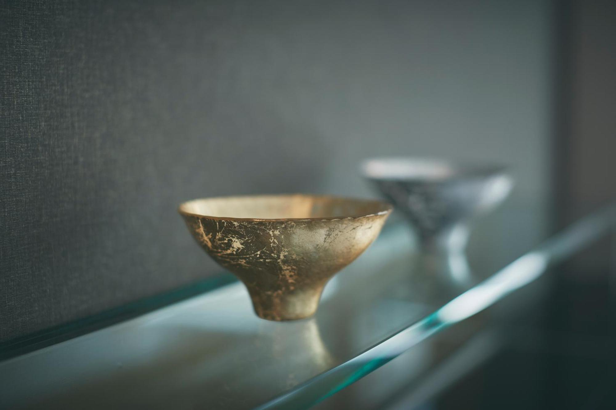 Hotel New Otani Oszaka Kültér fotó A golden cup from the tomb of King Tutankhamun