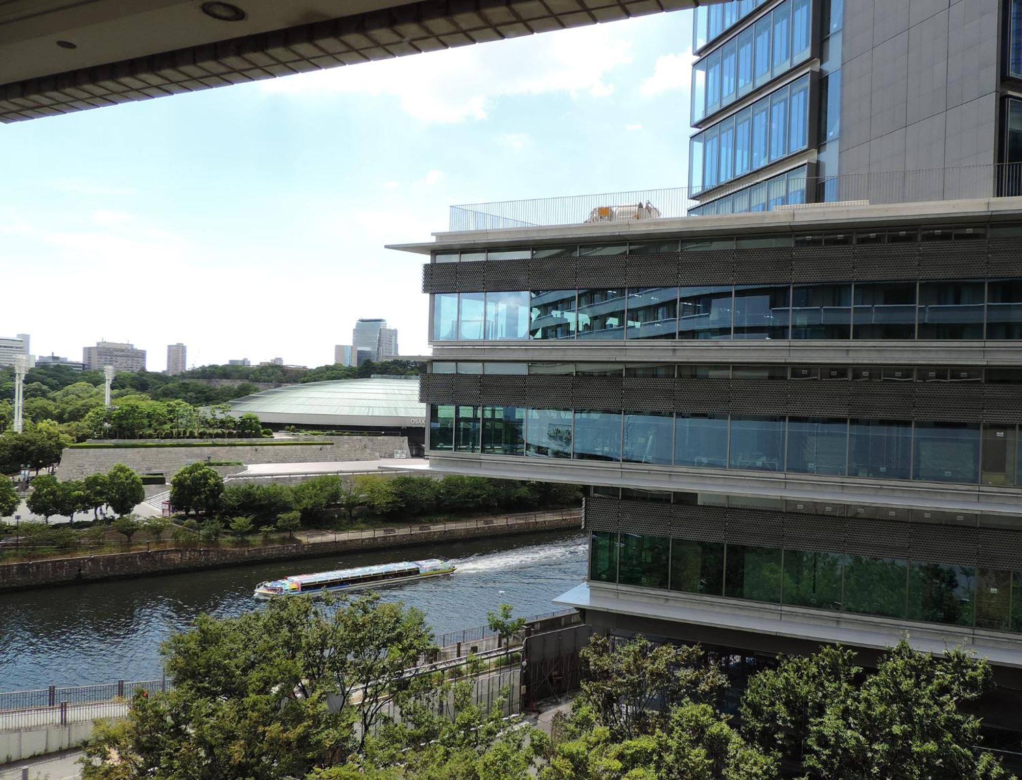 Hotel New Otani Oszaka Szoba fotó The headquarters of the National Diet Library